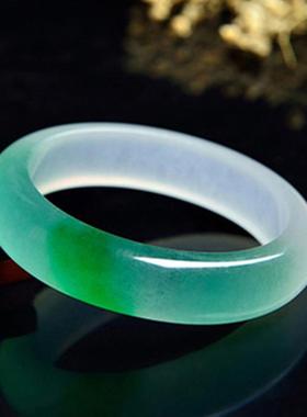 本命年翠玉手镯缅甸翡翠色石英岩玉石一抹绿点绿玉手镯礼物