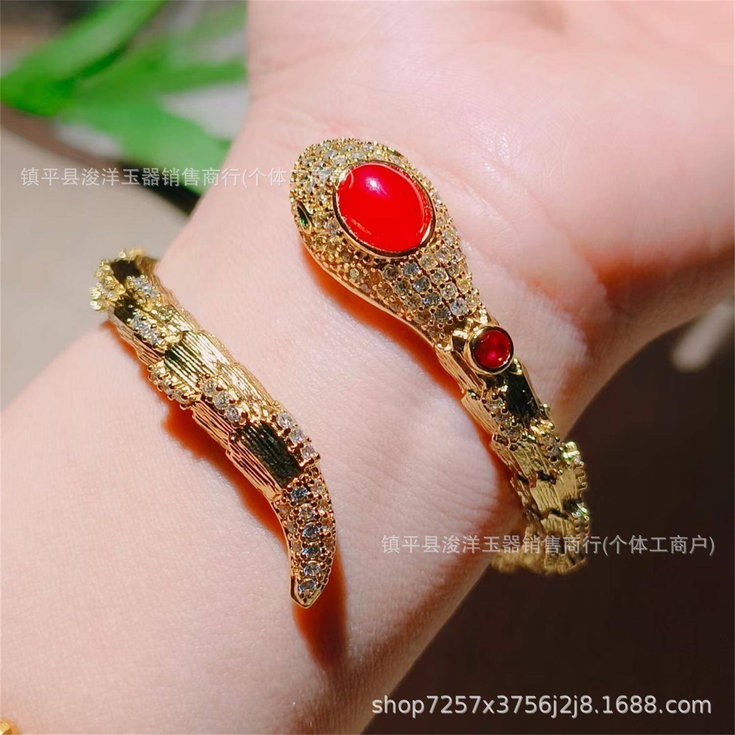 本命年玛瑙玉髓古法镂空镶嵌珐琅彩蛇开口宫廷沙手镯礼物