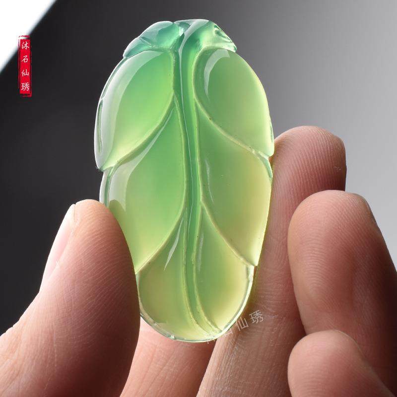 本命年高冰绿玉髓树叶吊坠枝玉叶挂件女款毛衣链礼物