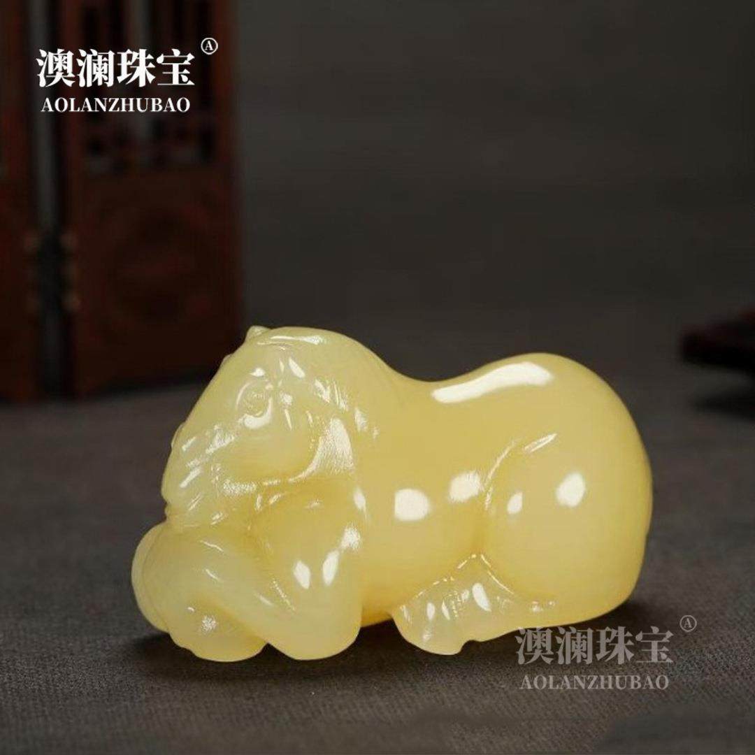 本命年米黄玉发财猪貔貅手把件玉蟾白菜把玩件玉石手抓件礼物