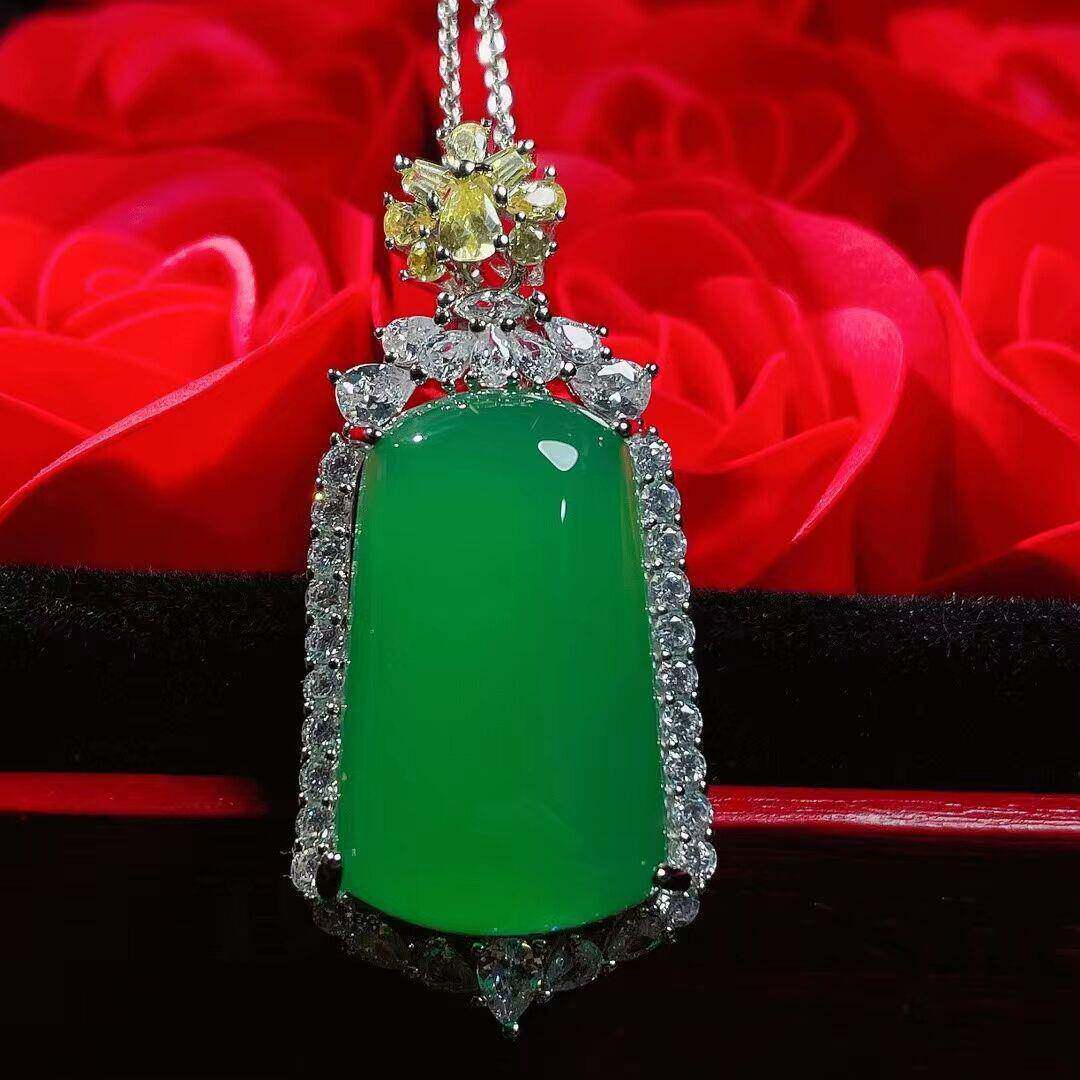 本命年高冰绿玉髓满钻镶嵌无事牌吊坠玛瑙玉石项链挂件首饰礼物
