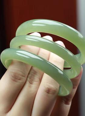 本命年和田玉湖水绿色古青料阿富汗玉石手镯自然晴水料复古圆条玉