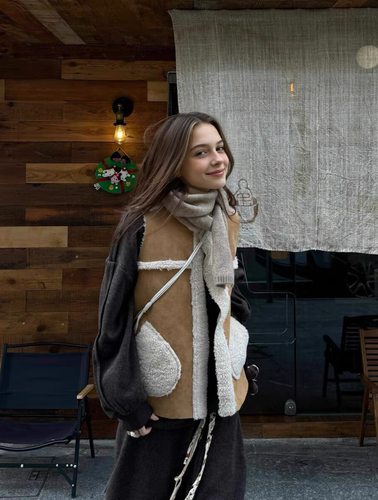 复古时髦麂皮绒无袖马甲拼接羊羔毛设计2025年新款设计感外搭外套