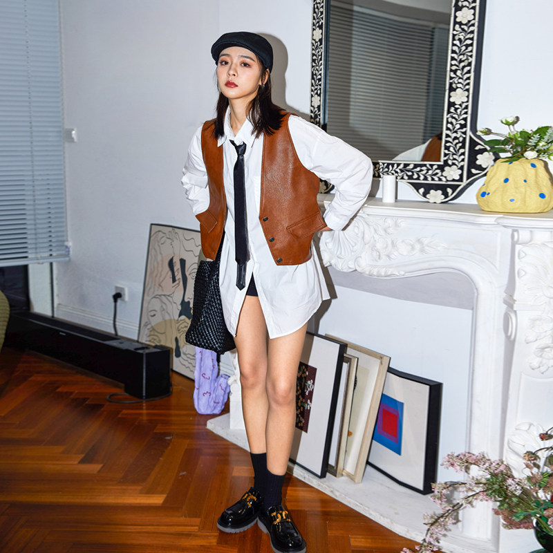 女士皮马甲背心外套潮流2026新款春秋复古时尚宽松pu短款外搭上衣
