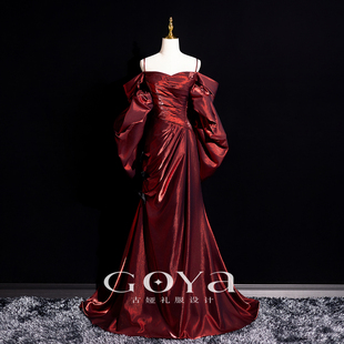 一字肩敬酒服2025新款 新娘宴会主持人酒红色晚礼服女高级感订婚裙