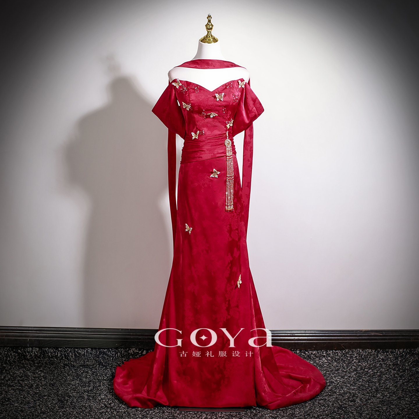 红色一字肩敬酒服新娘晚礼服轻奢