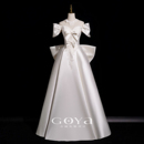 白色一字肩轻婚纱缎面高级感新娘迎宾订婚礼服法式 简约出门纱齐低