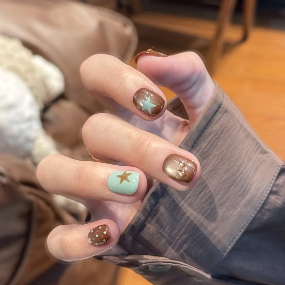 【薄荷生巧】手工穿戴甲短款棕色猫眼美甲短款学生党短方圆甲片,彩妆/香水/美妆工具,穿戴甲/甲片,淘宝优惠券,粉丝福利购,淘宝优惠卷