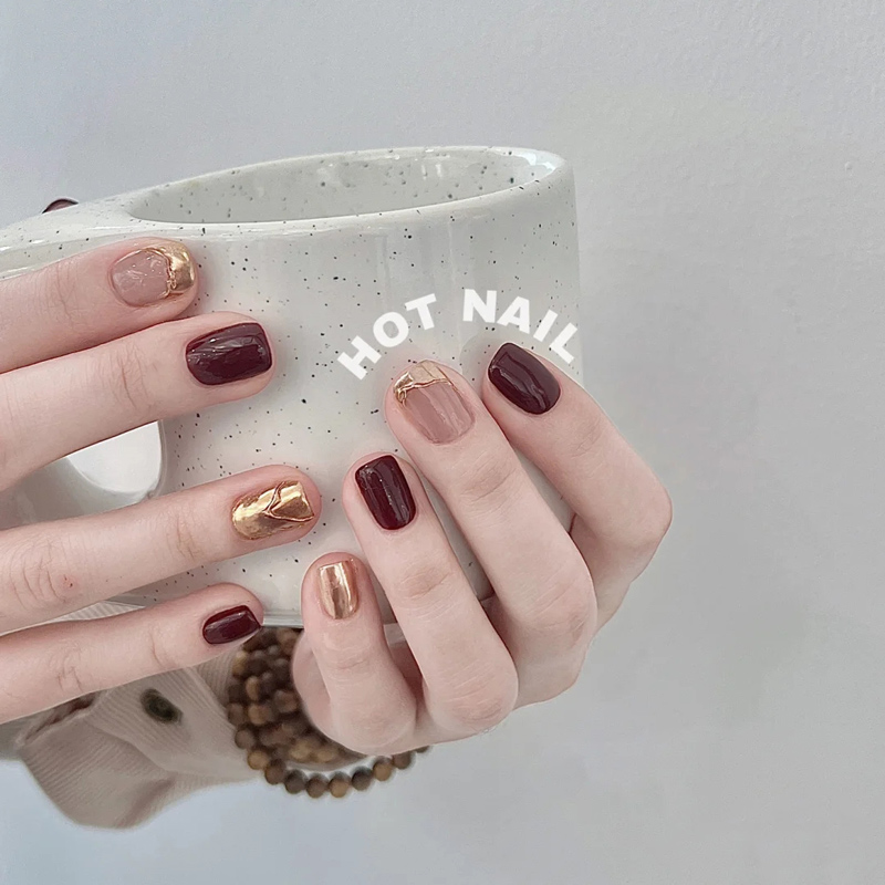 新年红色复古穿戴甲短款美甲成品指甲贴片高级感孕妇可用 可拆卸