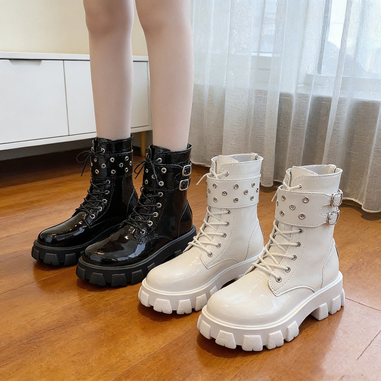 新款韩版厚底粗跟马丁靴女2026春秋英伦前系带中筒机车靴子