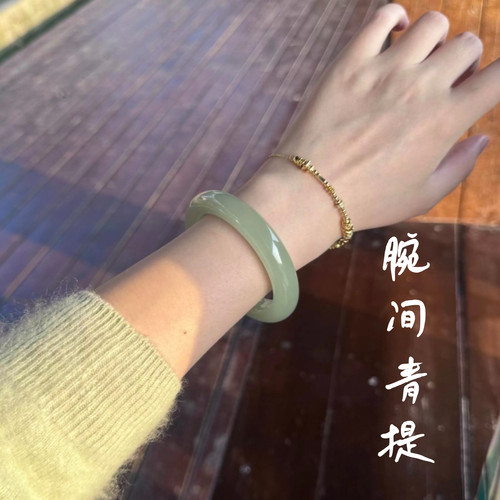 天然新疆和田东陵玉湖水绿玉手镯