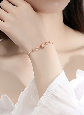2023爆款高颜值简约小蛮腰手链手镯女ins小众设计送闺蜜生日礼物