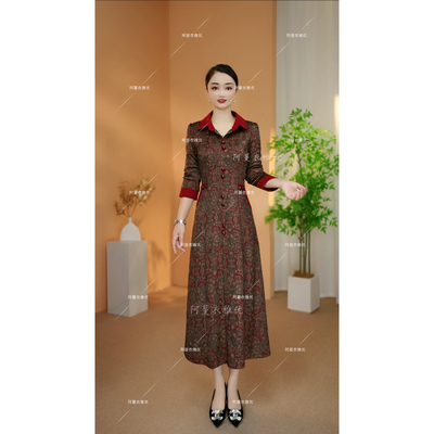 气质翻领秋冬款连衣裙