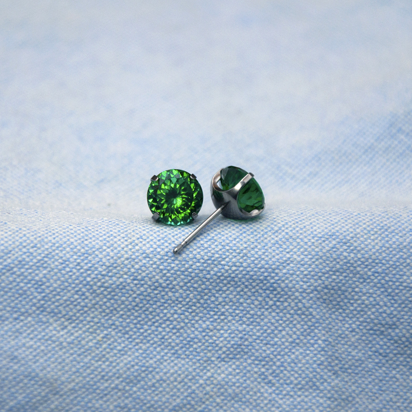 祖母绿鸟巢锆石耳钉女高级感钛合金耳饰2025新款养耳洞复古耳骨钉