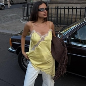 法式 T恤 辣妹时尚 纯色高级感蕾丝拼接缎面不规则吊带2026夏季 新款