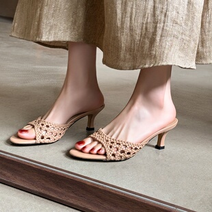 气质露趾一字拖凉鞋 高品质 女夏外穿时尚 编织镂空细跟高跟鞋 法式