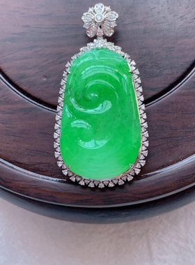 翡翠a货18k金满绿如意吊坠，尺寸46.6-23.5-9裸石32-19.6重9.03g