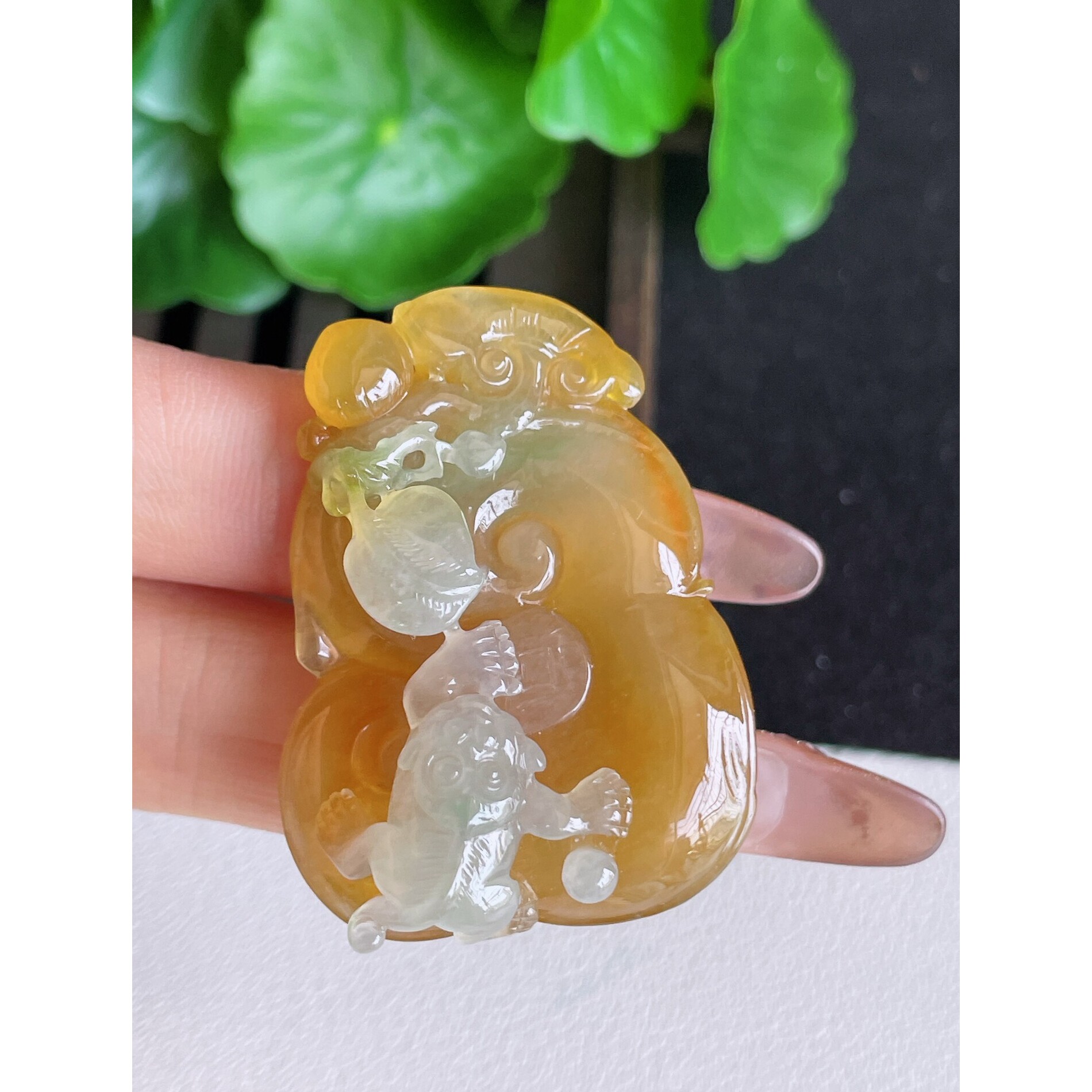 缅甸天然黄翡生肖猴翡翠玉石挂件
