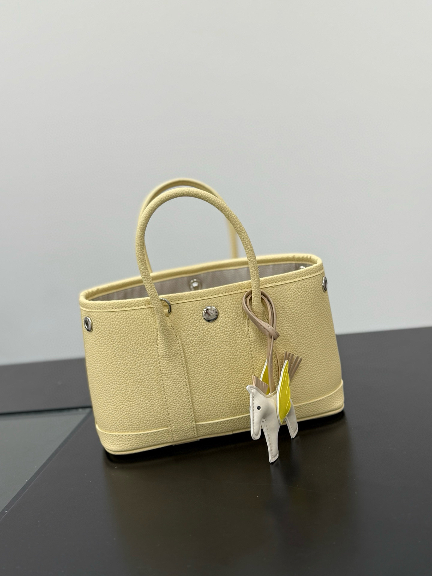 25厘米手提小花园包经济款欧美范简约百搭手提包配小马挂件手拎包