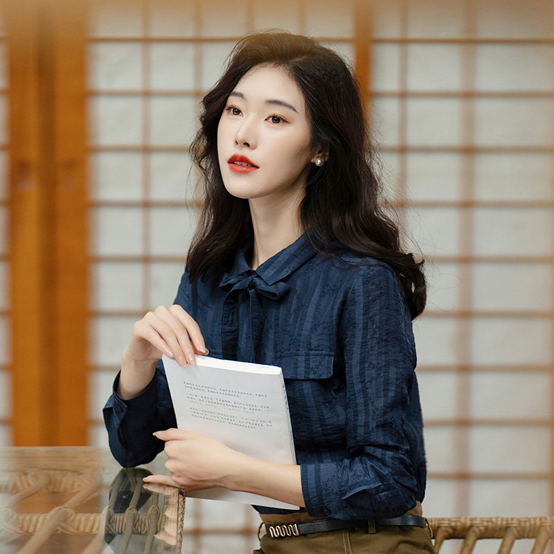 纻衣蓝色衬衫女长袖职业通勤衬衣2026秋季新款蝴蝶结时尚小众上衣