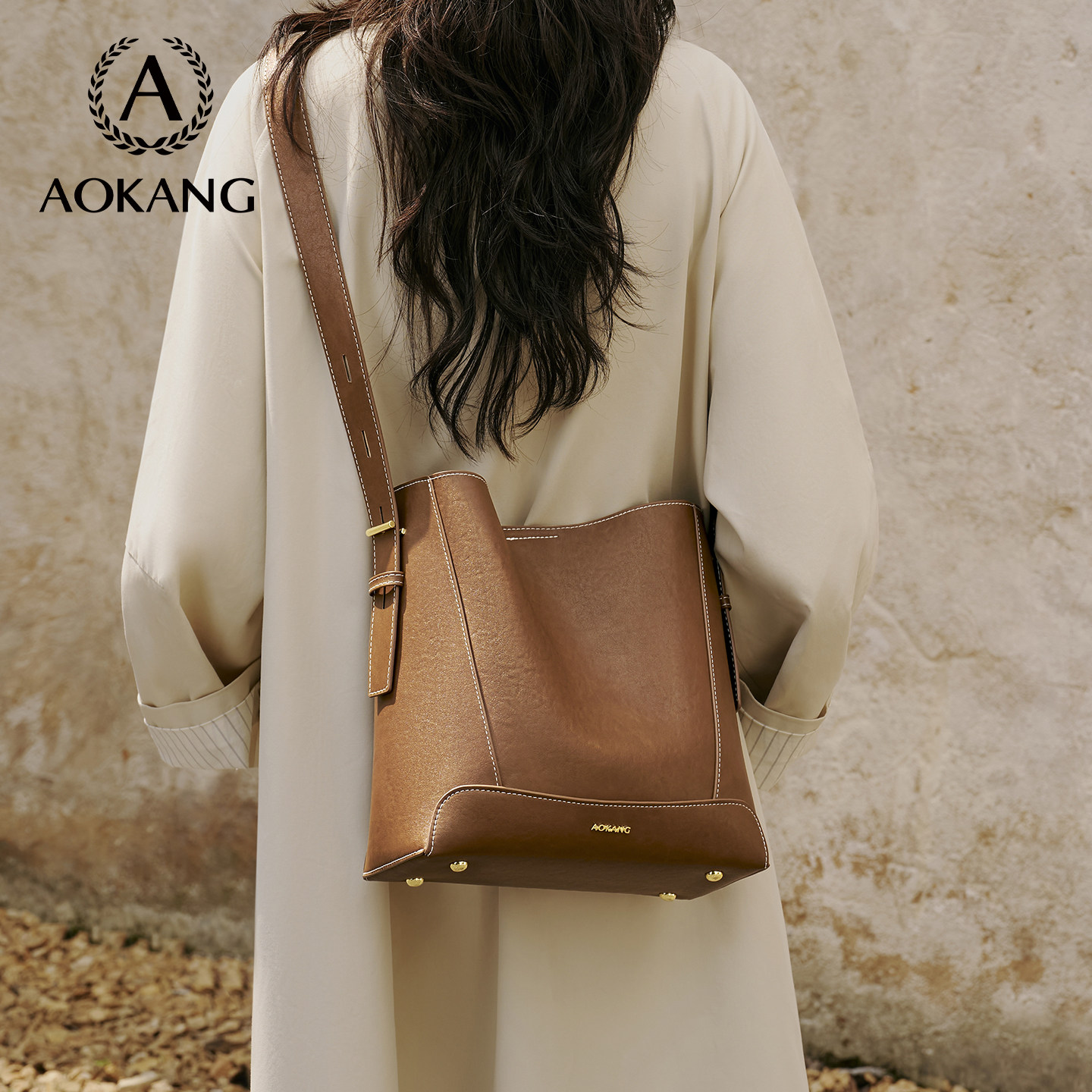 奥康水桶包2025新款女包