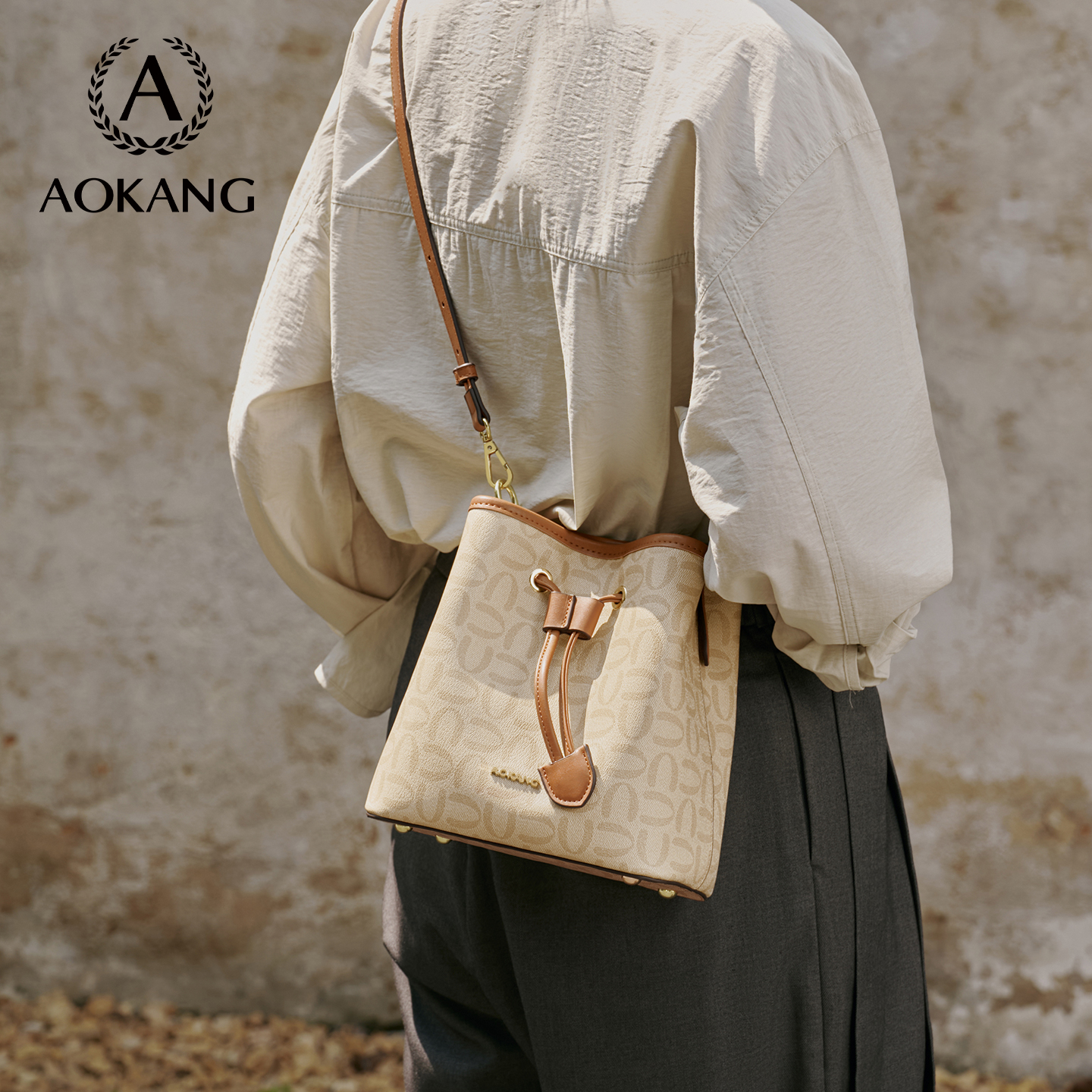 奥康水桶包2025大容量通勤手提包