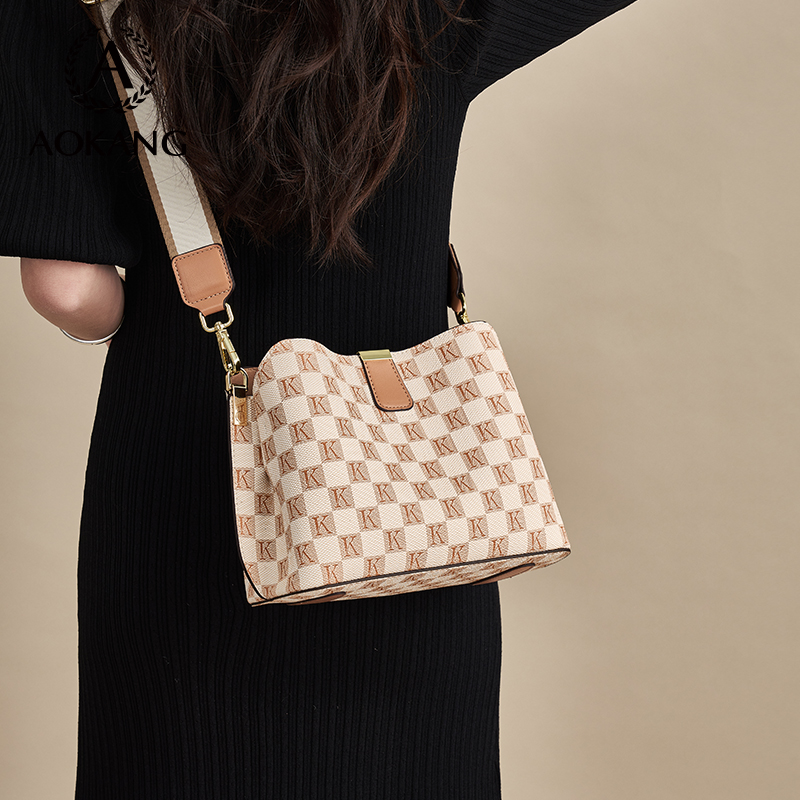 奥康水桶包2025新款包包