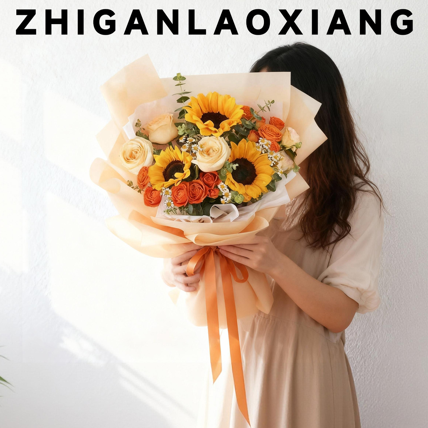 手捧鲜花紫色玫瑰花束女友过生日高级感全国附近花店同城速递配送