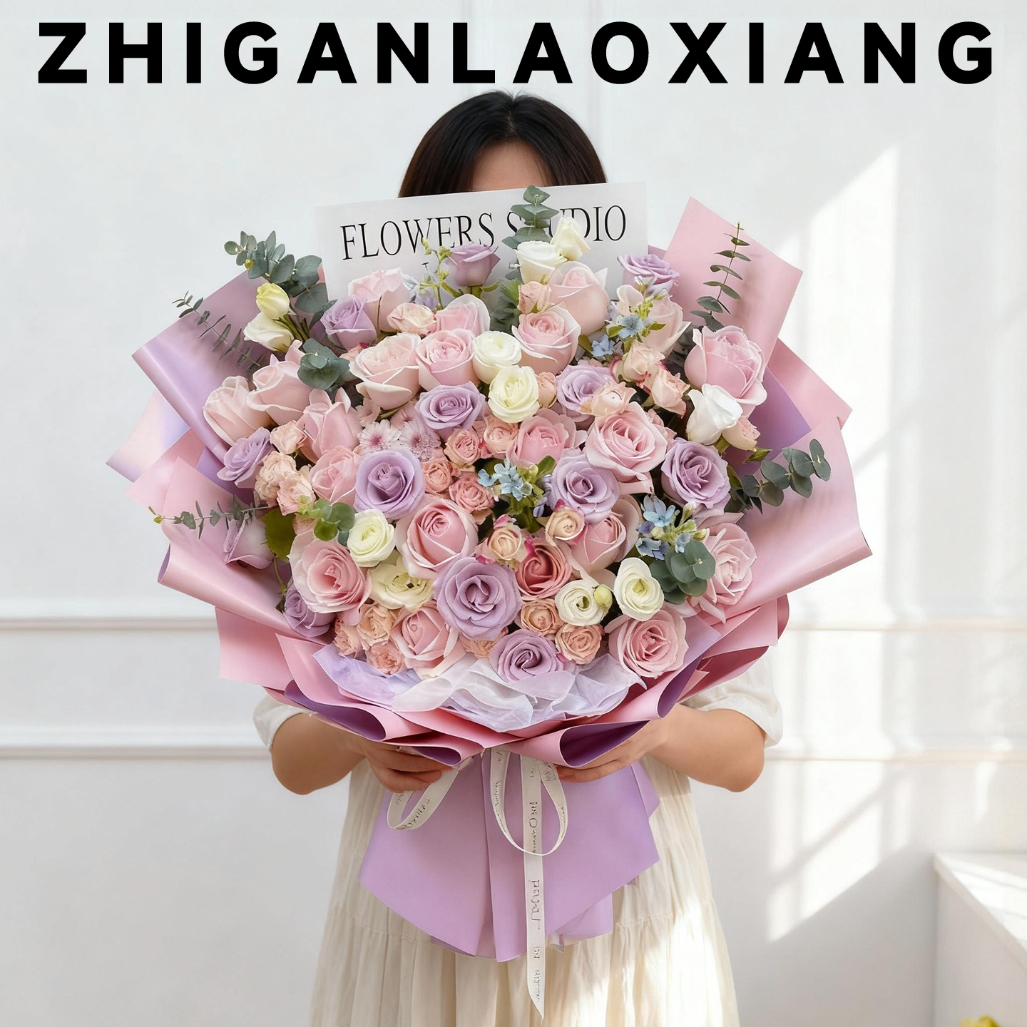 手捧鲜花紫色玫瑰花束女友过生日高级感全国附近花店同城速递配送