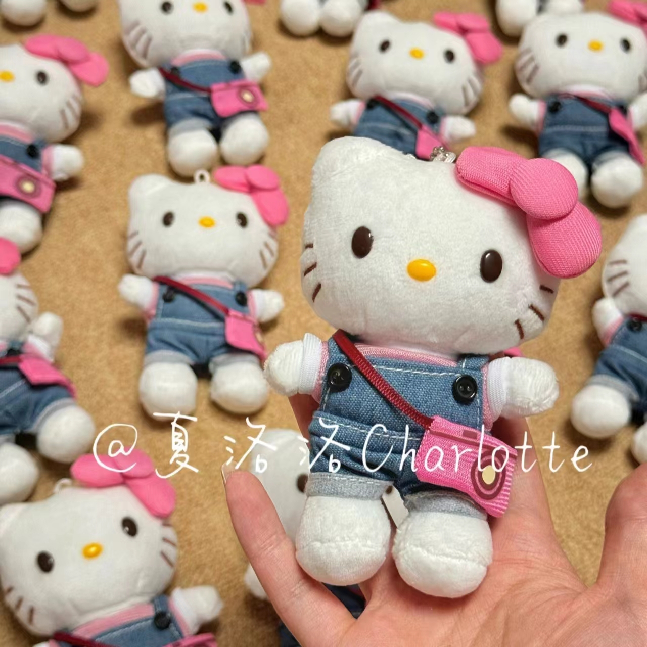 牛仔斜挎包凯蒂猫包包挂件kt猫毛绒公仔书包小挂饰可爱玩偶kitty