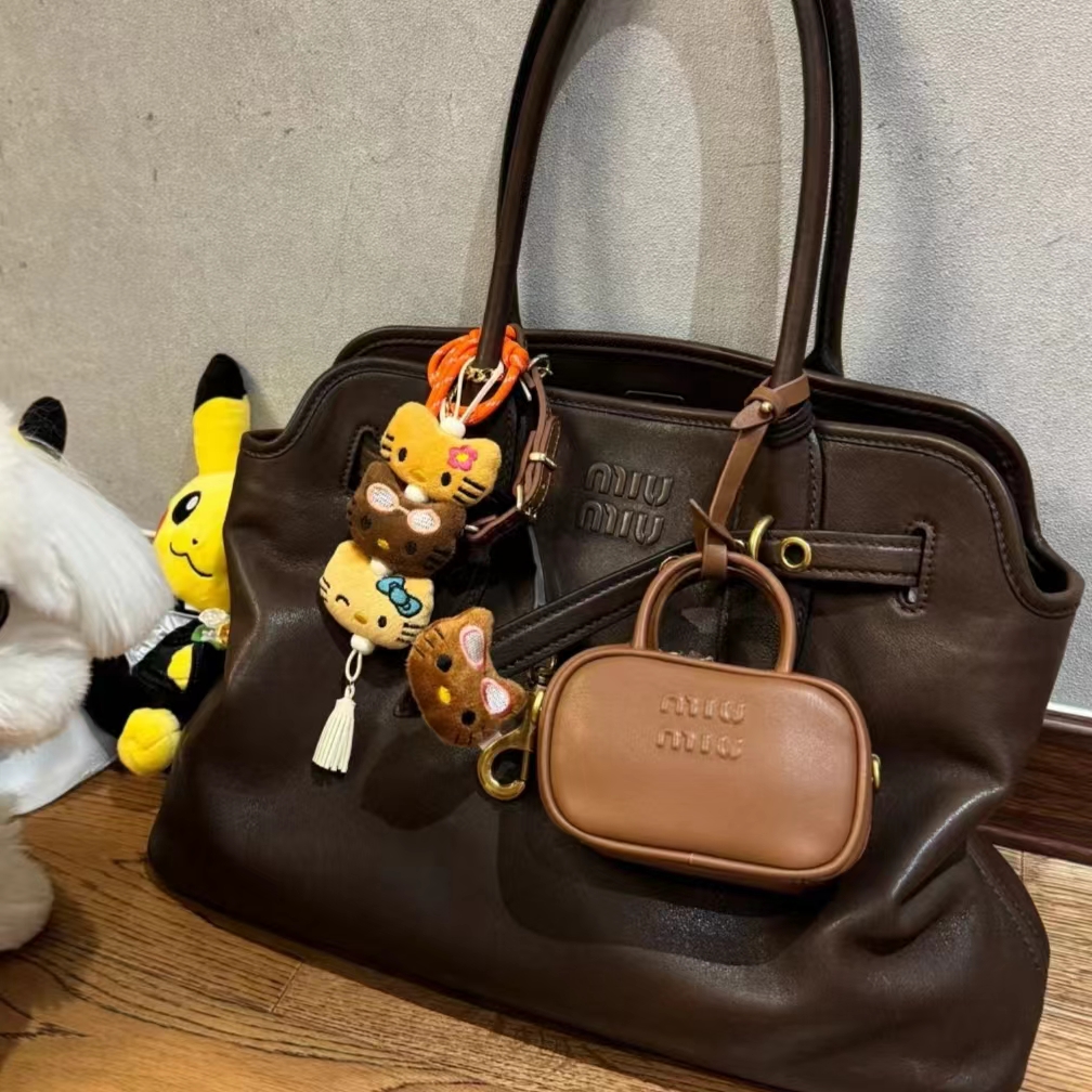 串串包包饰品kitty公仔书