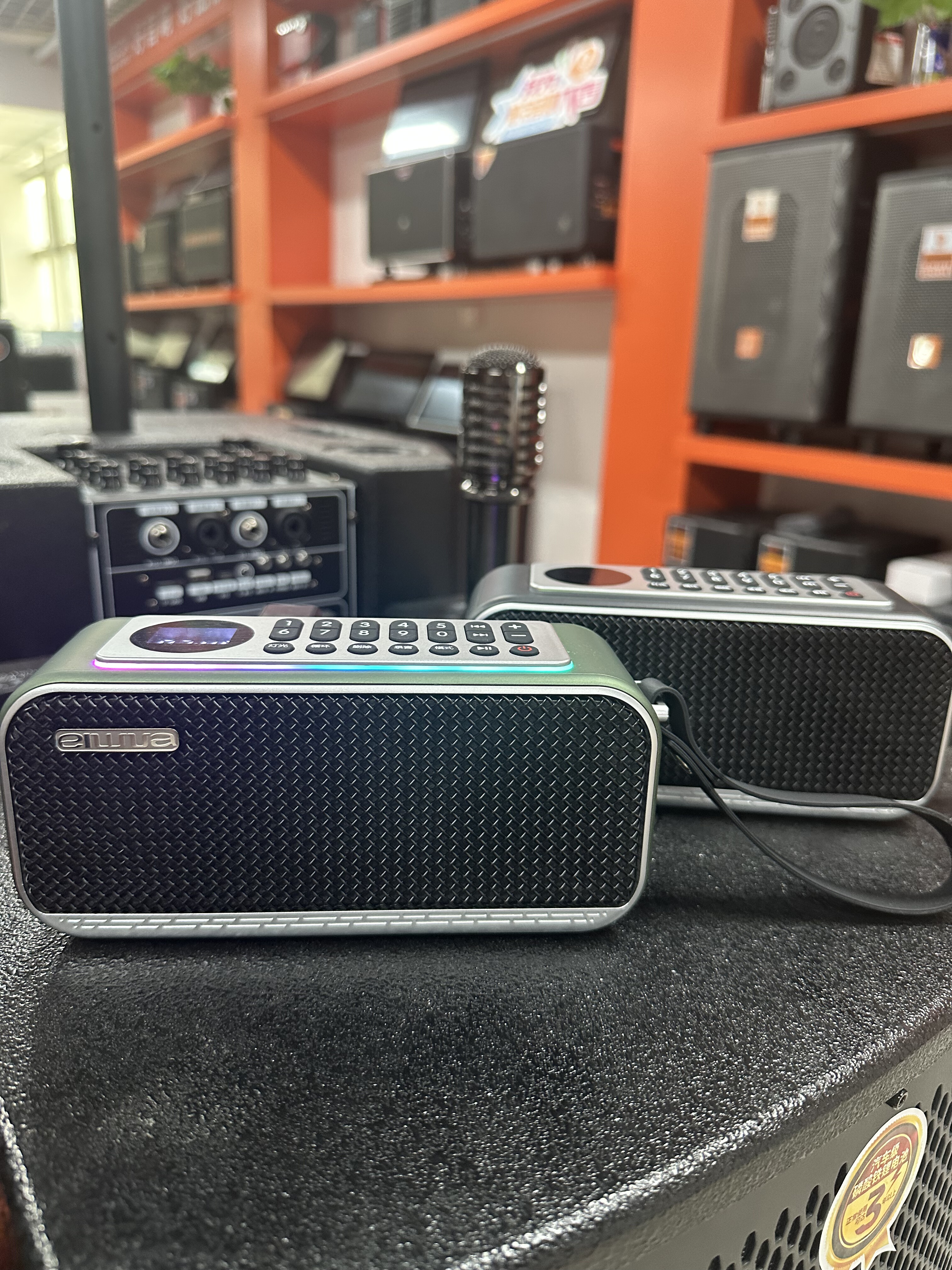 爱华蓝牙2025音箱便携新款低音炮插卡音响收音机播放器