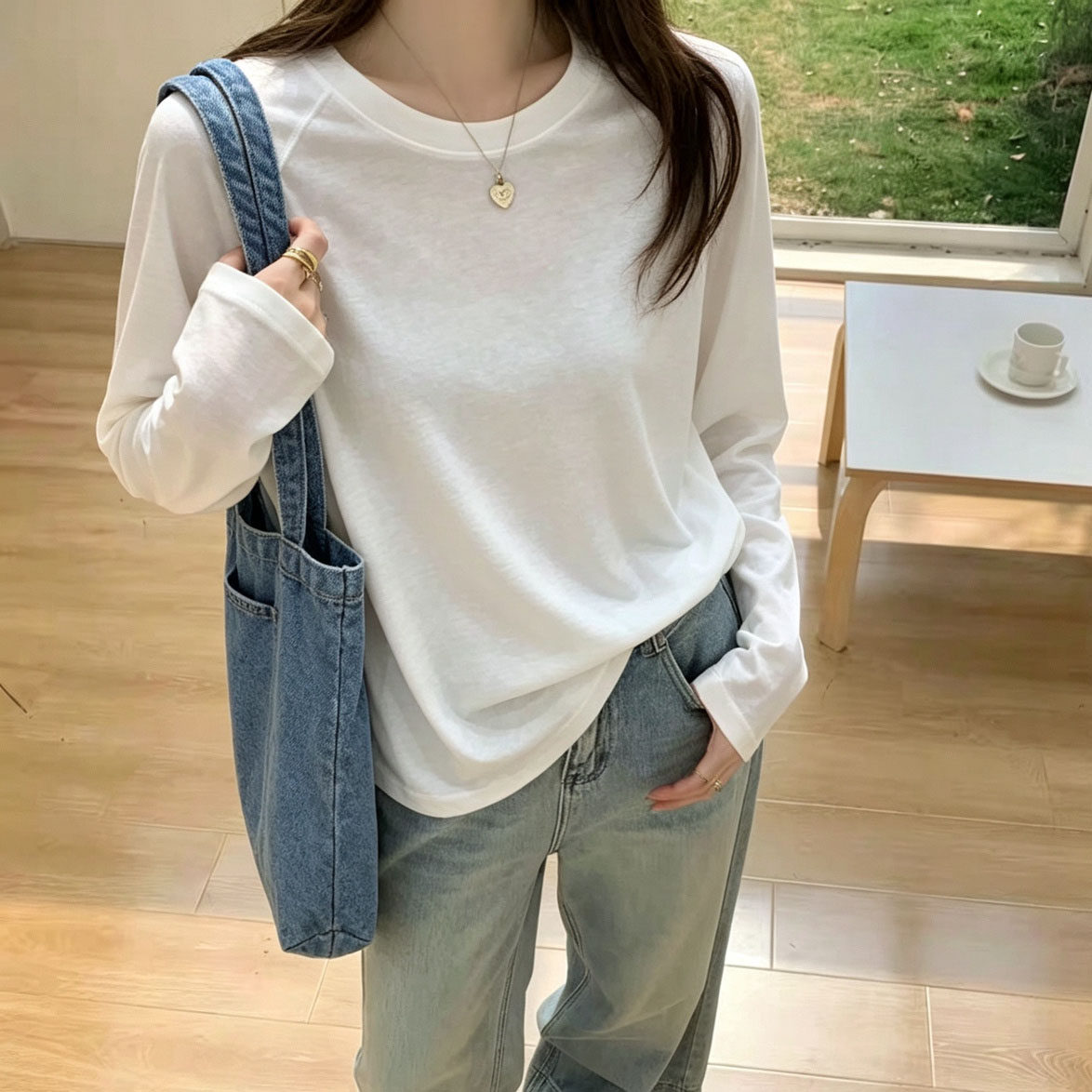 26年秋季时尚插肩袖后背小布标设计t恤女韩系慵懒风宽松休闲上衣图片