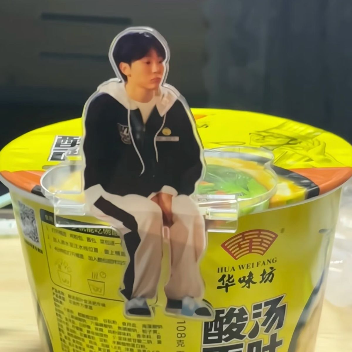 夫胜宽坐姿立牌桌面摆件