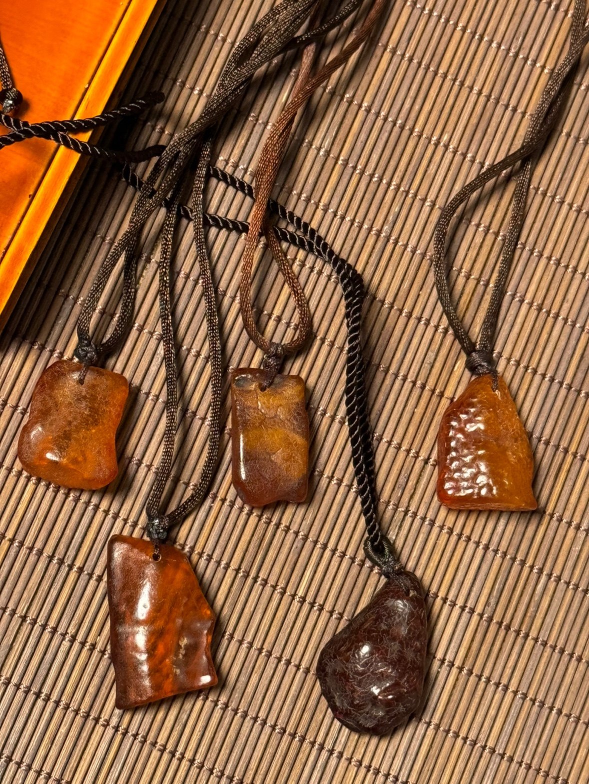 天然原矿琥珀（蜜蜡）原石带原皮自然随形肌理 吊坠 挂件项链礼品