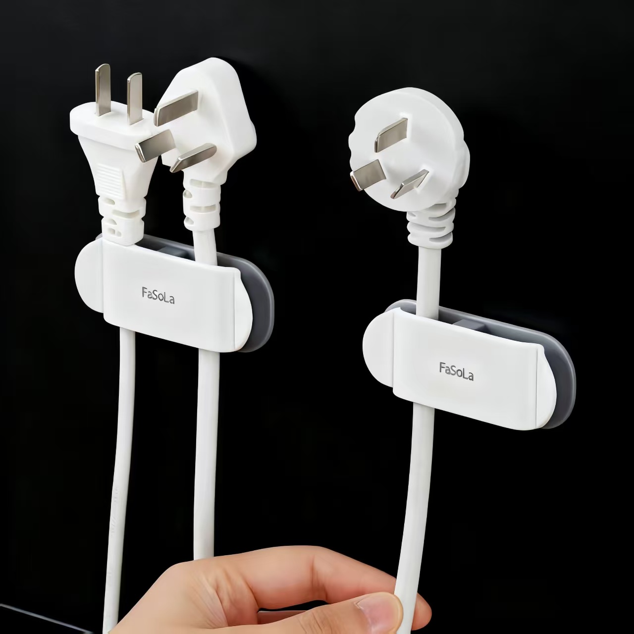 日本厨房插头固定器电线支架绕线器免打孔无痕粘钩理线电源线挂钩