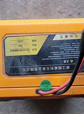 可维修超威48V12ah电动车锂电池熟称黄面包。里面电压有54伏。议
