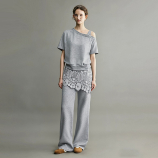 初夏巨好看运动套装女2026韩系穿搭灰色斜肩T恤微喇裤休闲两件套