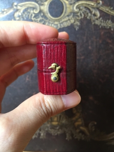 SOLD 西洋古董红色皮革戒指盒稀有薄荷绿绒垫mini迷你古董戒指盒