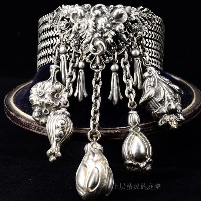 【SOLD】庭院西洋古董首饰 蓬松花球∮维多利亚老黄铜花卉坠手链