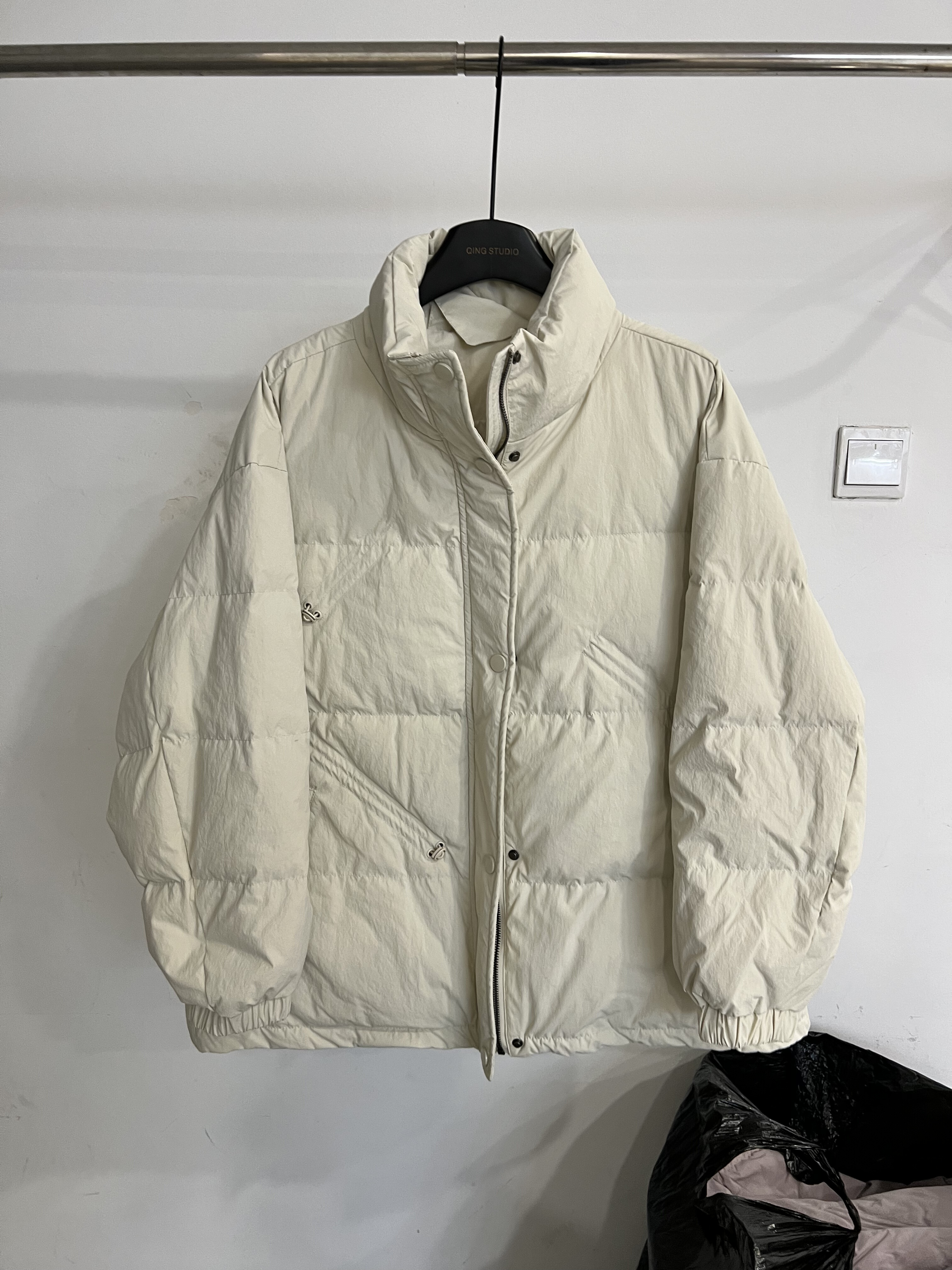 韩国2025冬装时尚设计感抽绳立领羽绒服女休闲加厚90白鸭绒短外套,女装/女士精品,羽绒服,淘宝优惠券,粉丝福利购,淘宝优惠卷