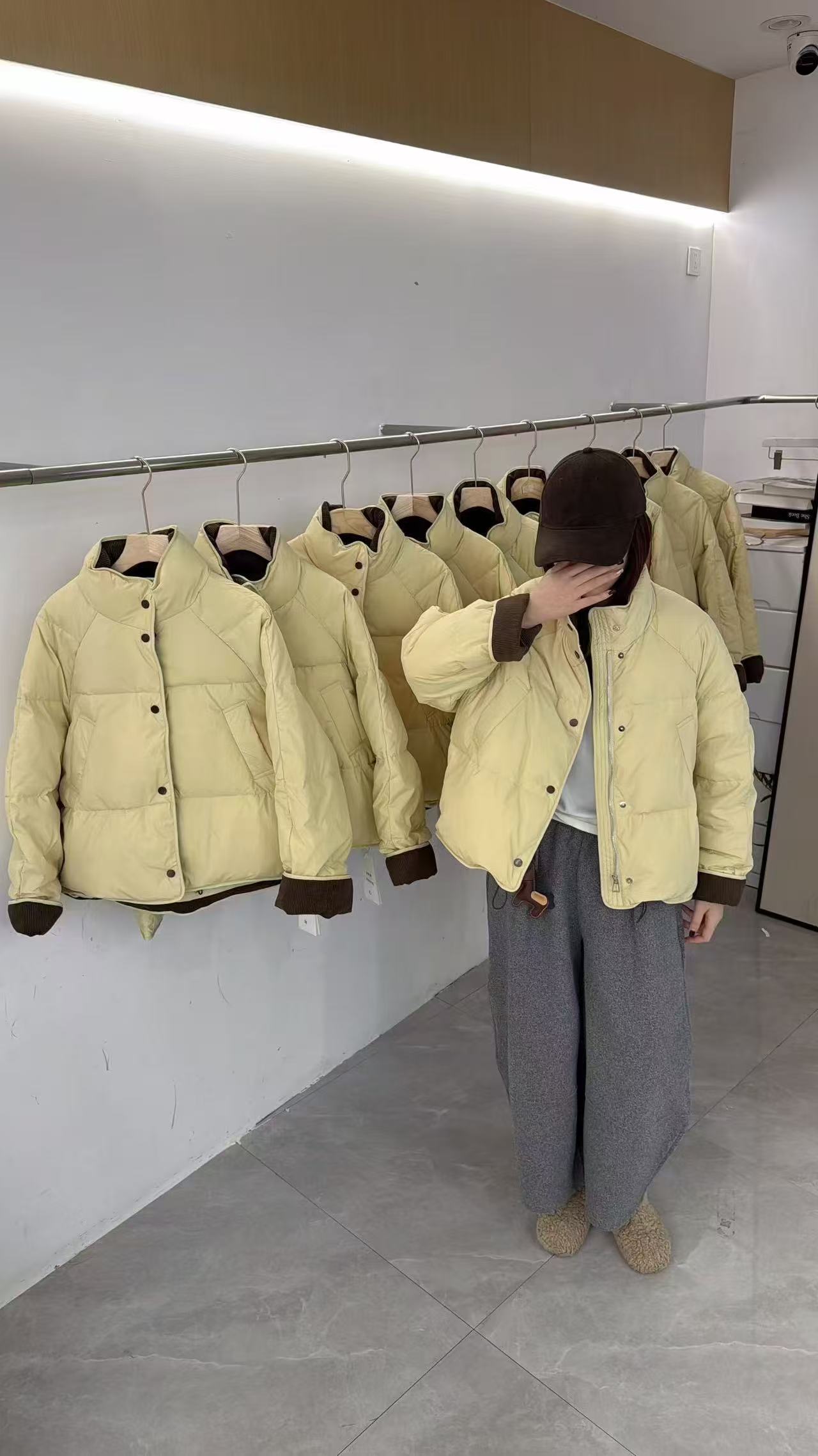 韩国2025冬装时尚保暖巨好看的白鸭绒羽绒服女百搭拼色立领外套潮