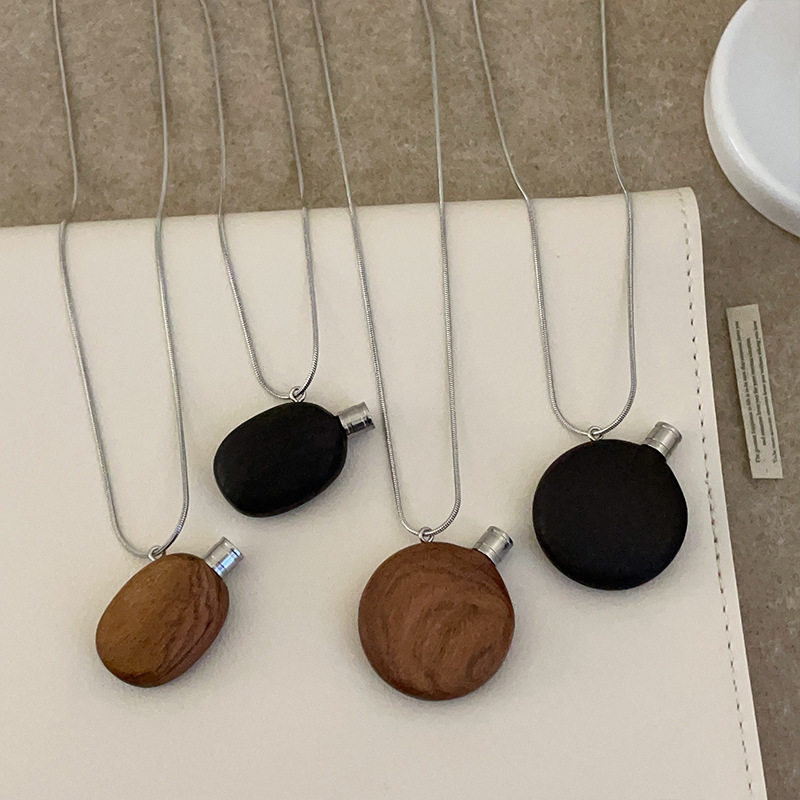 轻奢复古木质水壶香水瓶吊坠长款项链女简约时尚潮流颈链毛衣链