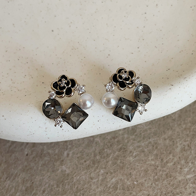 小香风山茶花珍珠锆石耳钉女轻奢高级感复古时尚潮流百搭耳环耳饰