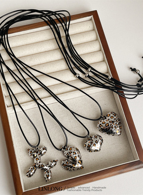 秋冬豹纹爱心吊坠长项链女