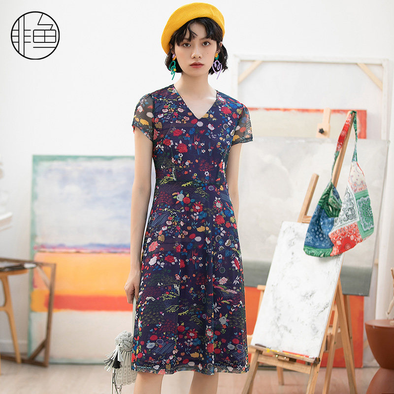 非鱼夏季新品弹力网布花色印花V领连衣裙修身显瘦款女装裙