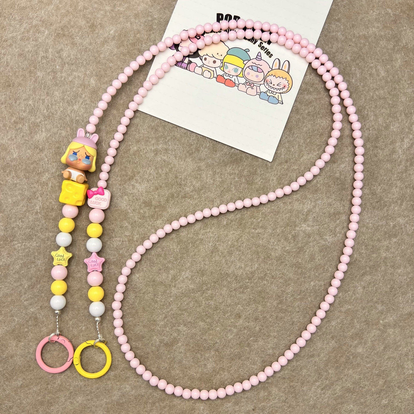 泡泡玛特坐姿哭娃长款手机链斜跨手机绳串珠手机挂件纯色可背链条