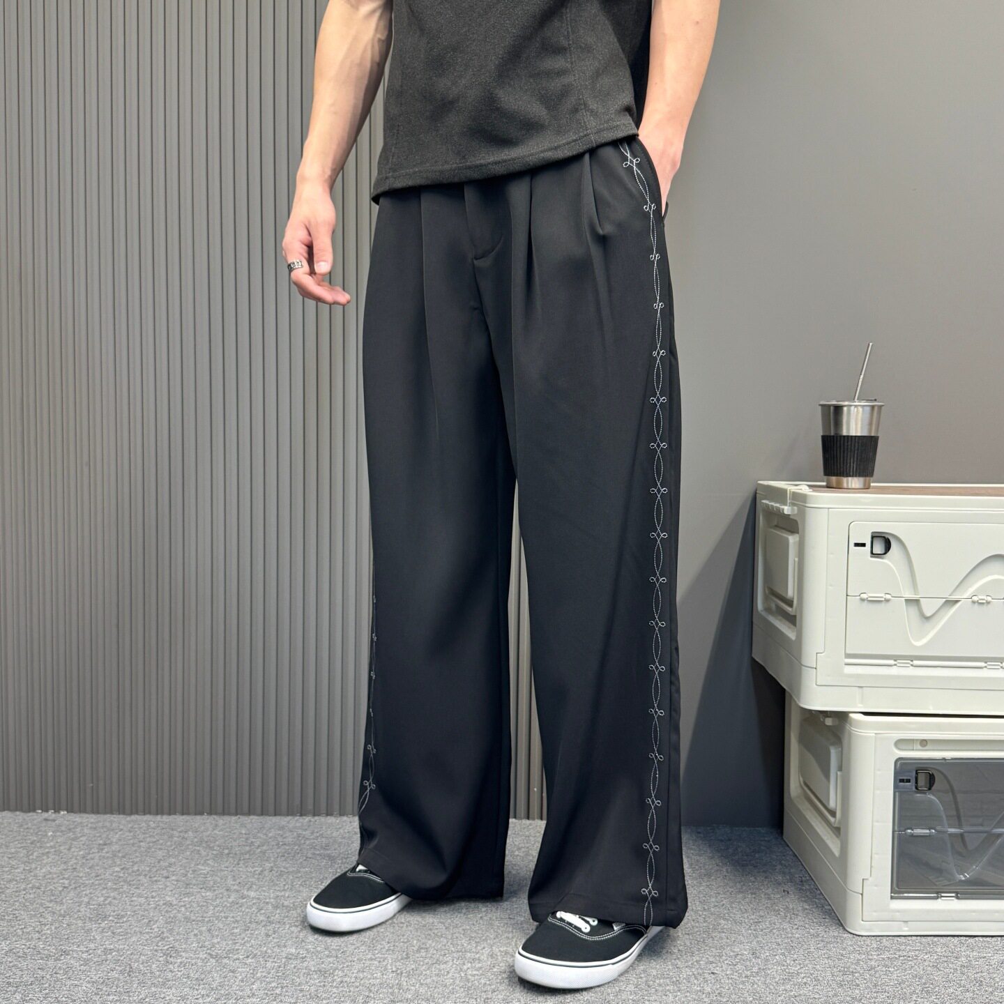原创高级感简单刺绣裤子夏季男潮流痞帅垂坠感直筒长裤阔腿西装裤