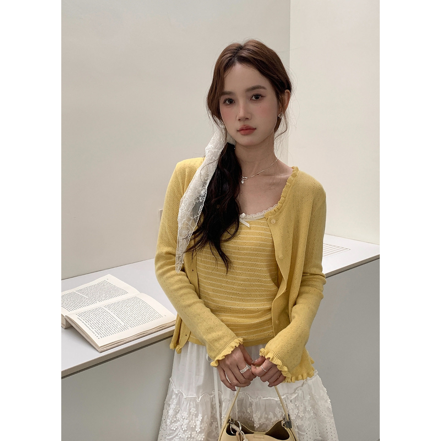 衣尔衫 两件套羊毛温柔风蕾丝花边蝴蝶结针织开衫女吊带背心YE030