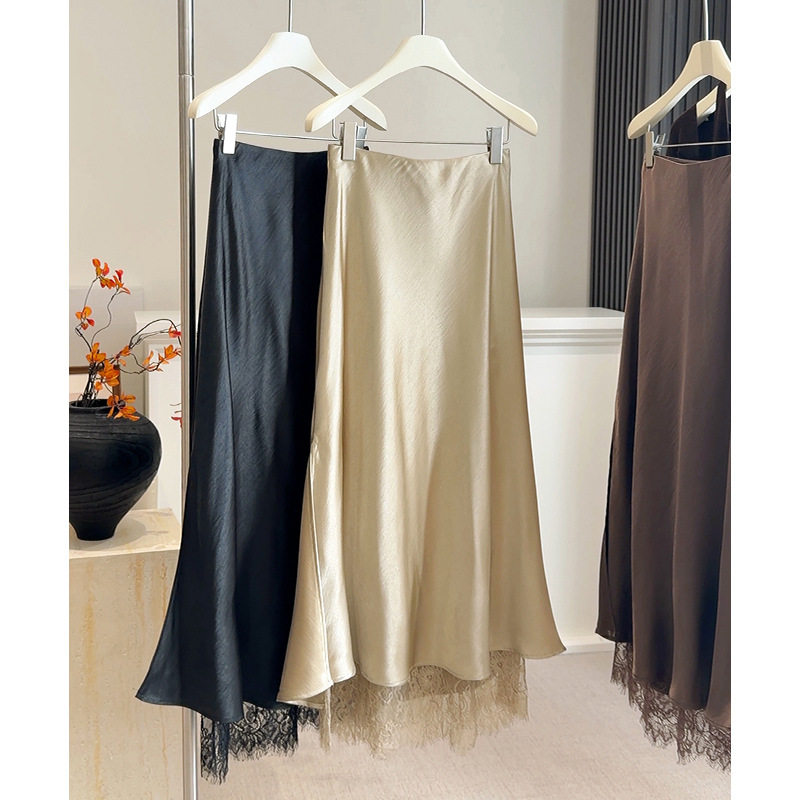 气质蕾丝拼接醋酸缎面半身裙女春夏新款高腰垂感a字侧开叉长裙子